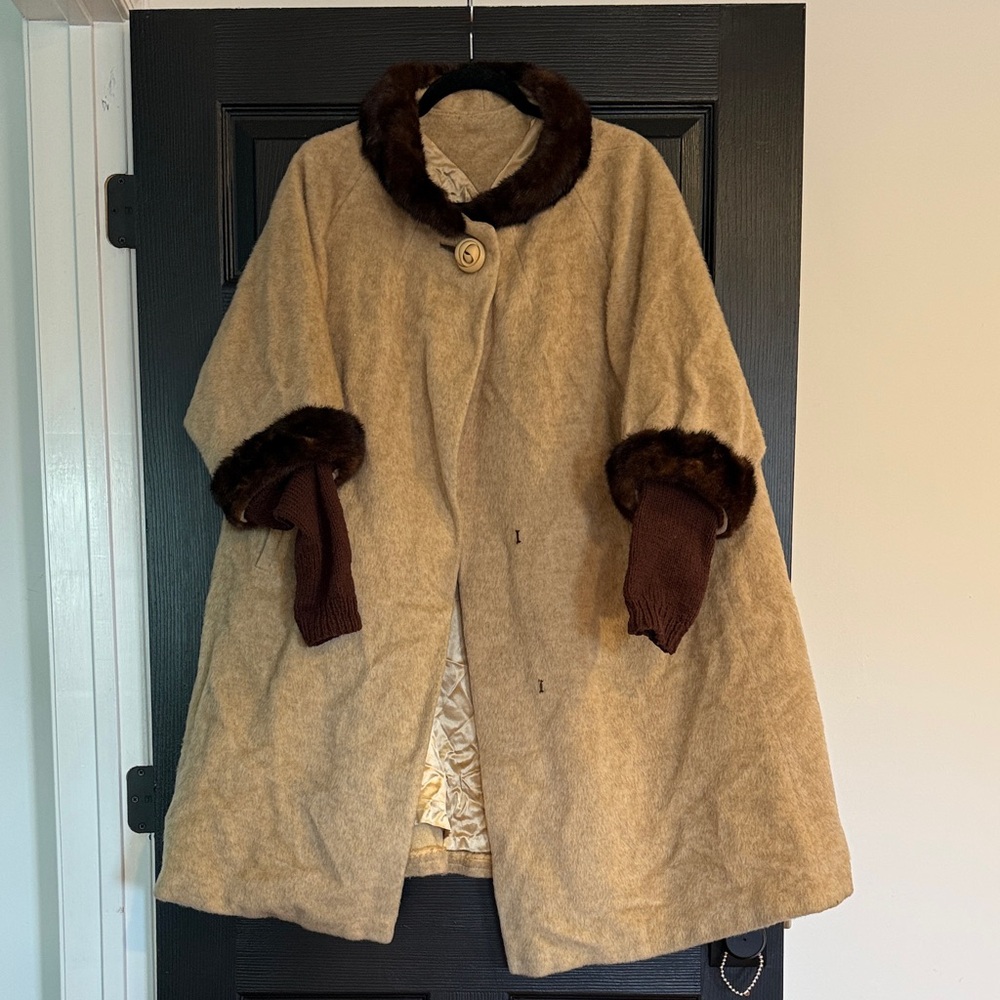 Vintage Elegant Tan Wool Coat with Faux Fur Trim. Will need to be dry cleaned